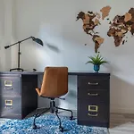 Glamorous 2bdr By Lovelystay