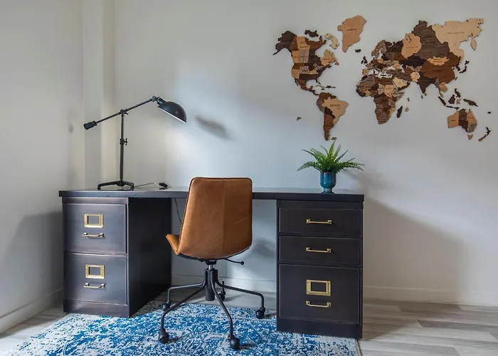 Glamorous 2bdr By Lovelystay