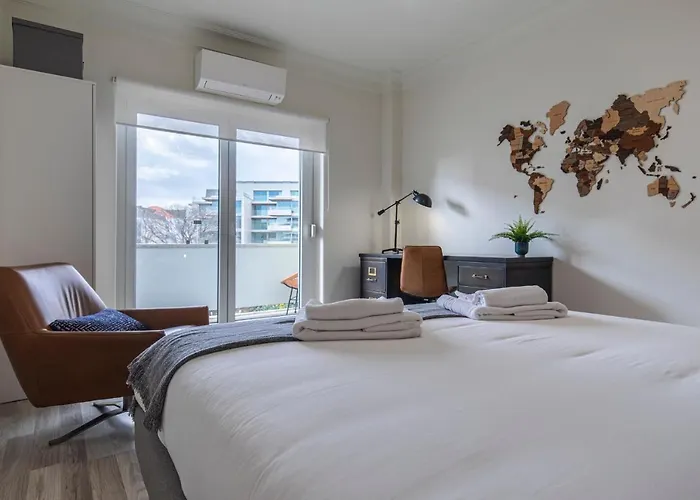 Glamorous 2bdr By Lovelystay