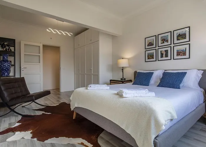 Glamorous 2bdr By Lovelystay *