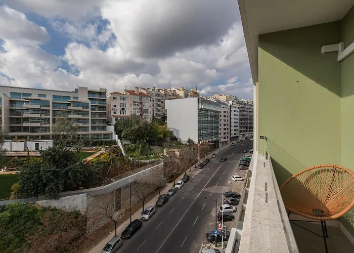 Glamorous 2bdr By Lovelystay