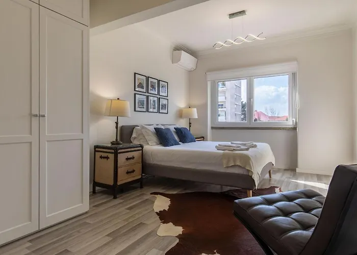 Glamorous 2bdr By Lovelystay