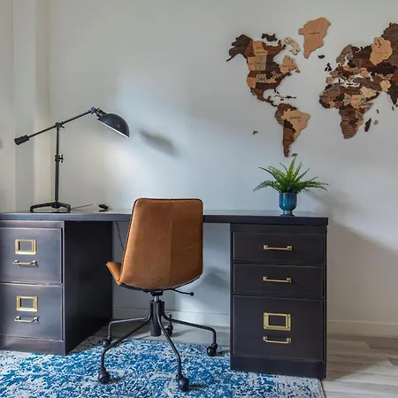 Glamorous 2bdr By Lovelystay