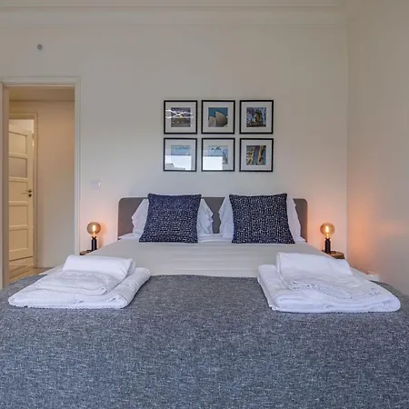 Glamorous 2bdr By Lovelystay *