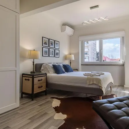 Glamorous 2bdr By Lovelystay