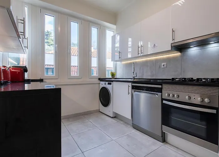 Glamorous 2bdr By Lovelystay Apartament