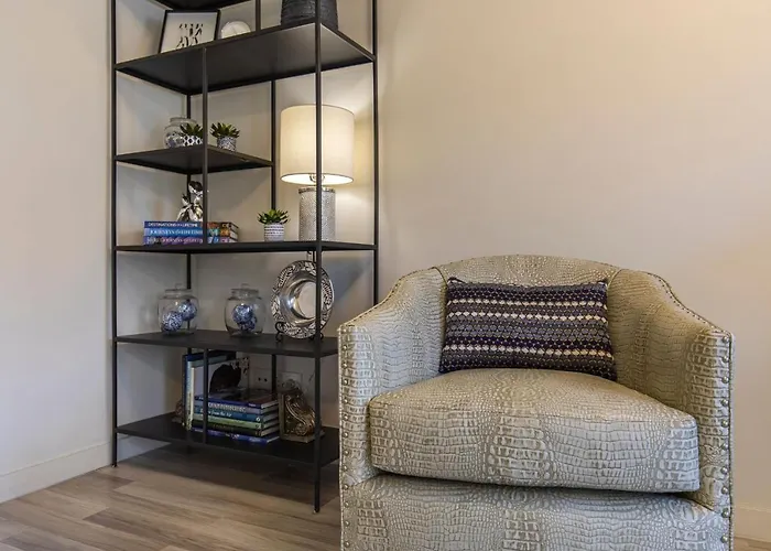 Glamorous 2bdr By Lovelystay Apartament *